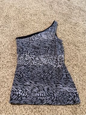 Express One-Shoulder top in black abd grey